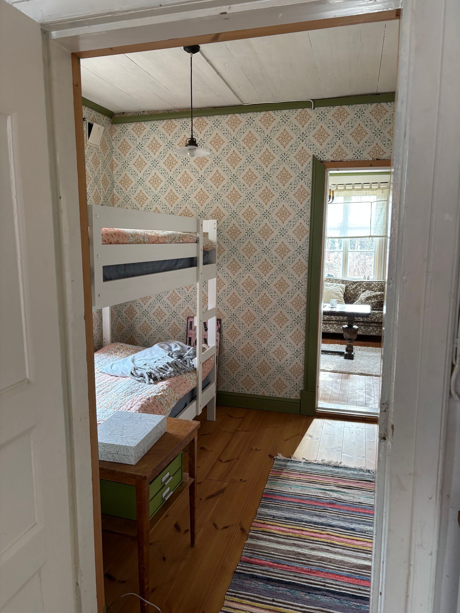 Ostörd idyll på gammal mindre gård – bild 13 av 19