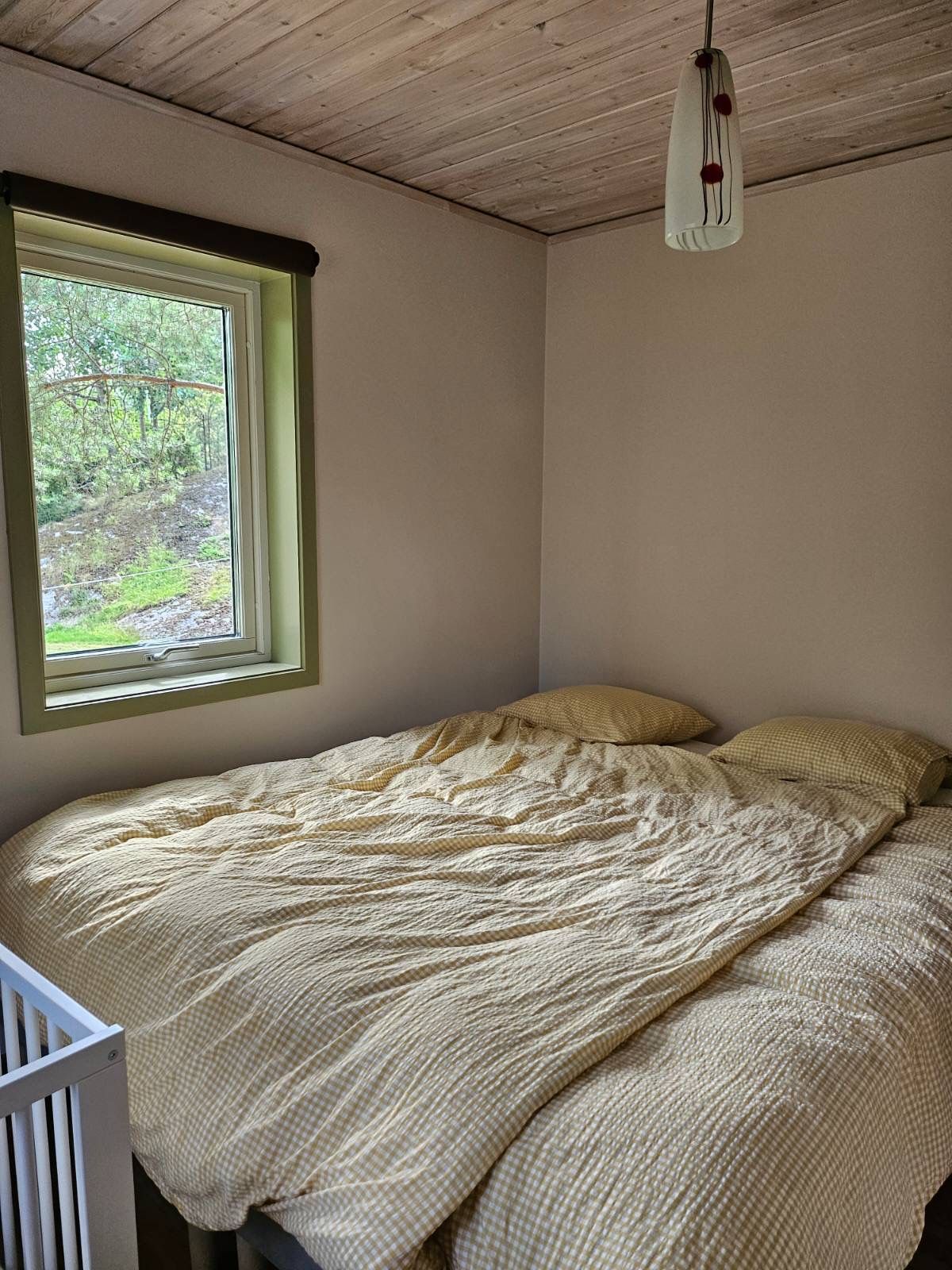 Sommarstuga vid sjön på Vindö – bild 8 av 21