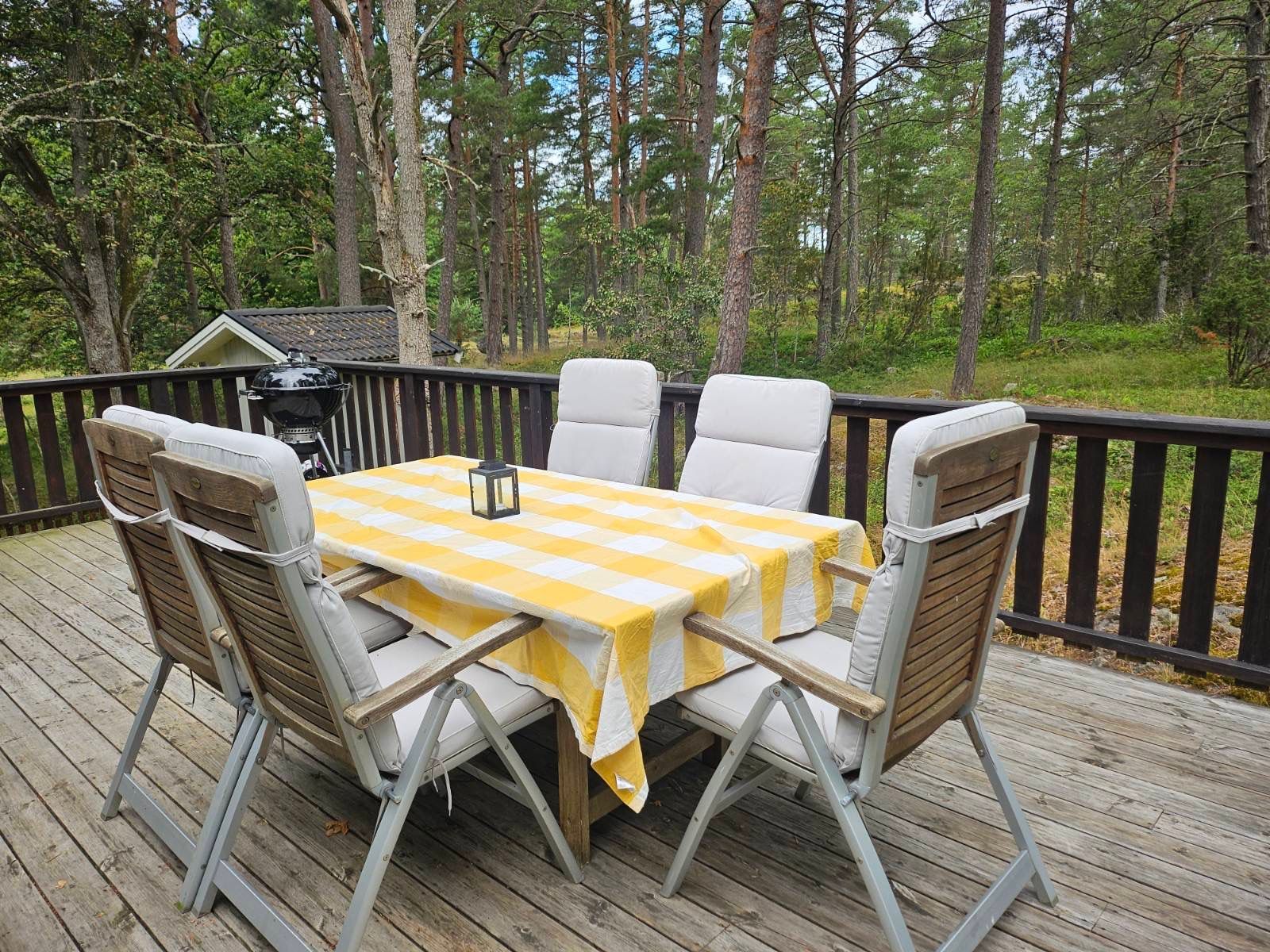 Sommarstuga vid sjön på Vindö – bild 2 av 21