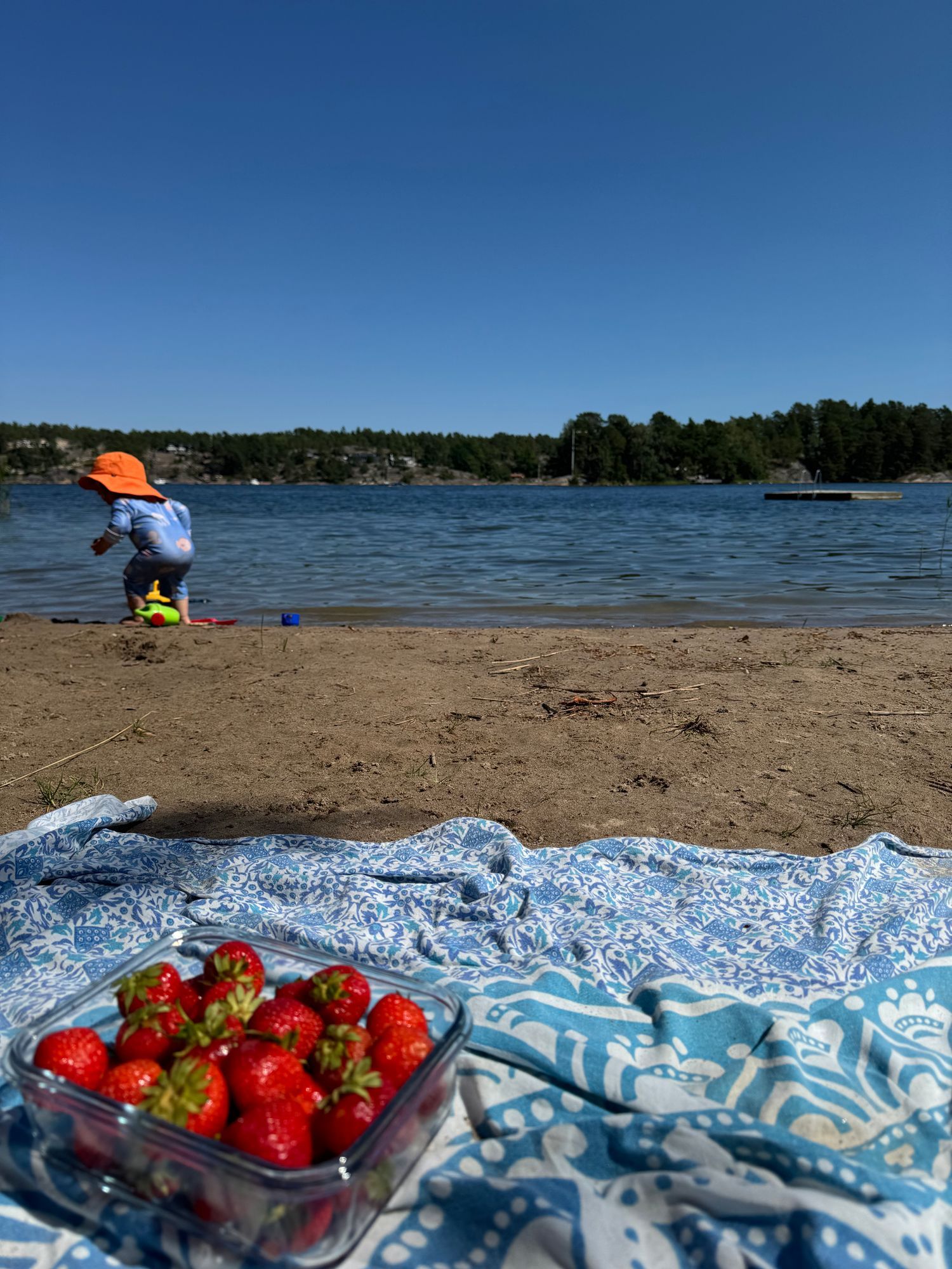 Sommarstuga vid sjön på Vindö – bild 12 av 21