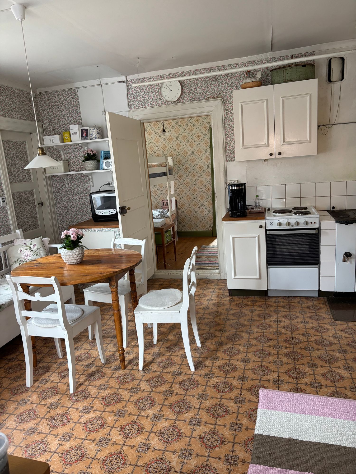 Ostörd idyll på gammal mindre gård – bild 19 av 19