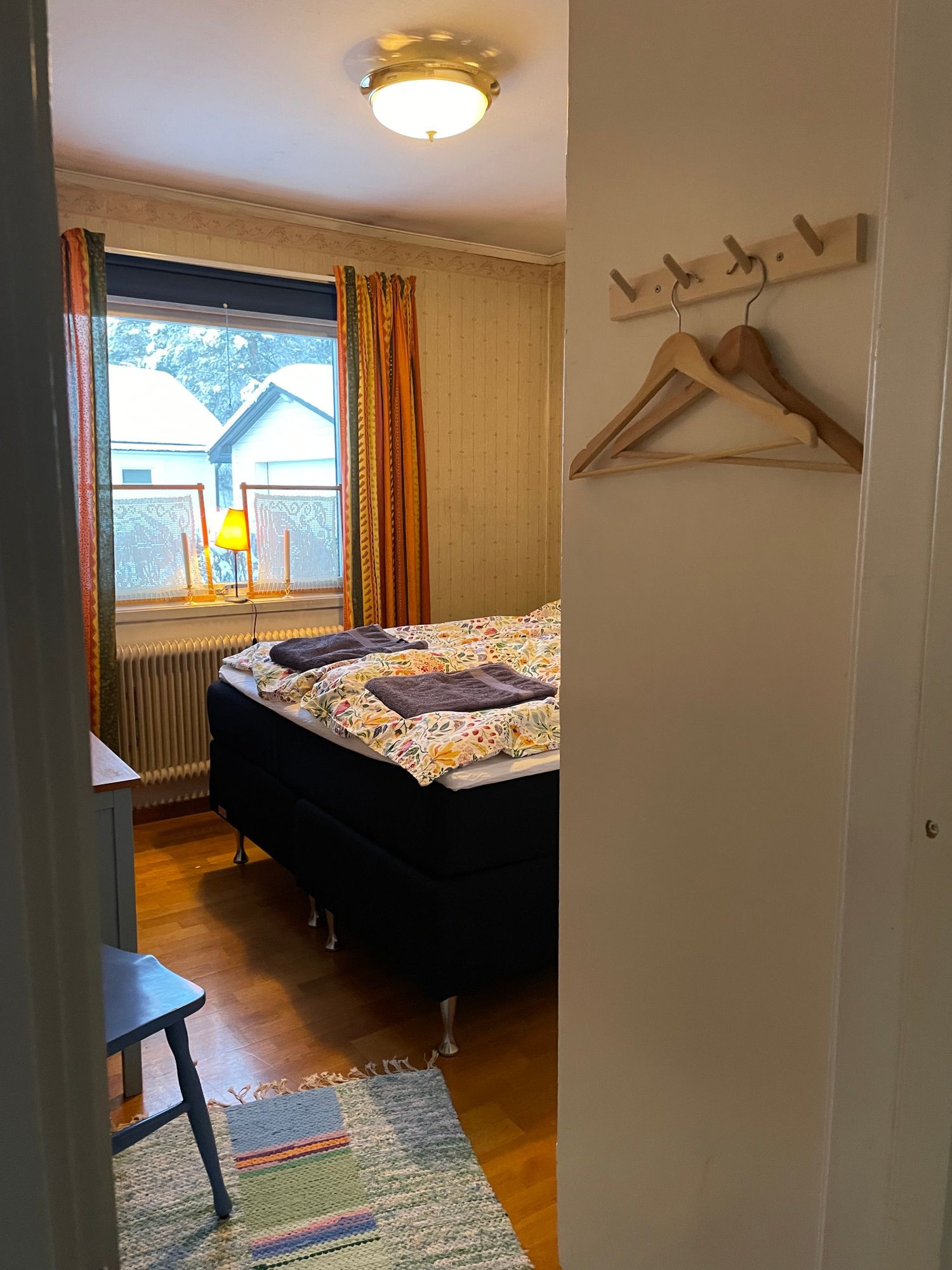 Hus i centrala Jokkmokk, med utsikt mot solnedgång – bild 12 av 20