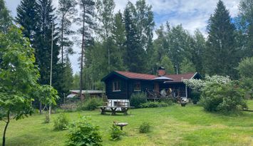 Hus med egen tomt nära skog och hav