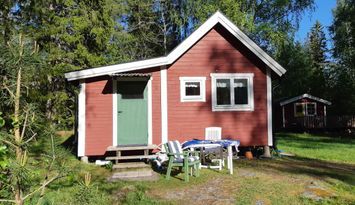 Liten Roslagsidyll nära hav och insjö, Herräng