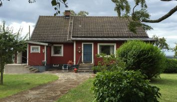 Hus på klassisk ölandsgård med fantastisk utsikt