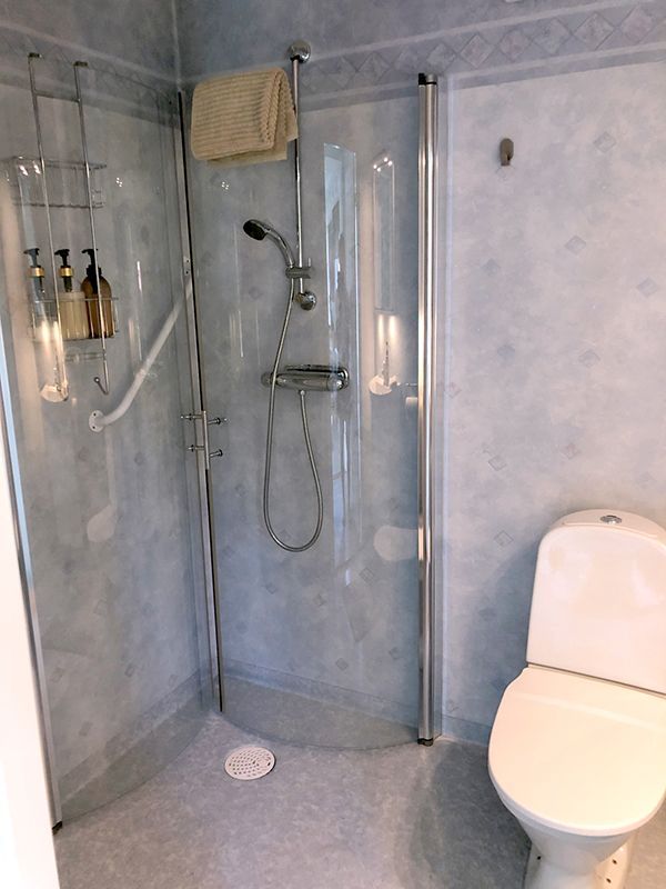 Stuga vid golfbana och badplats, Trummenäs. – bild 7 av 17