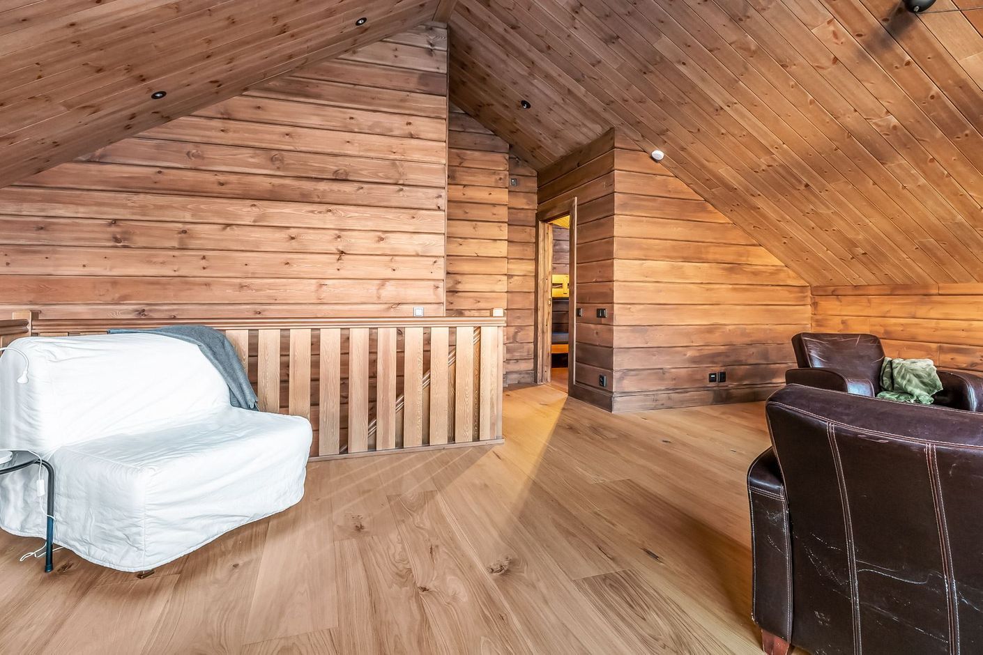 Lyxig Lodge vid golfbanan altan sydväst och bastu! – bild 24 av 24