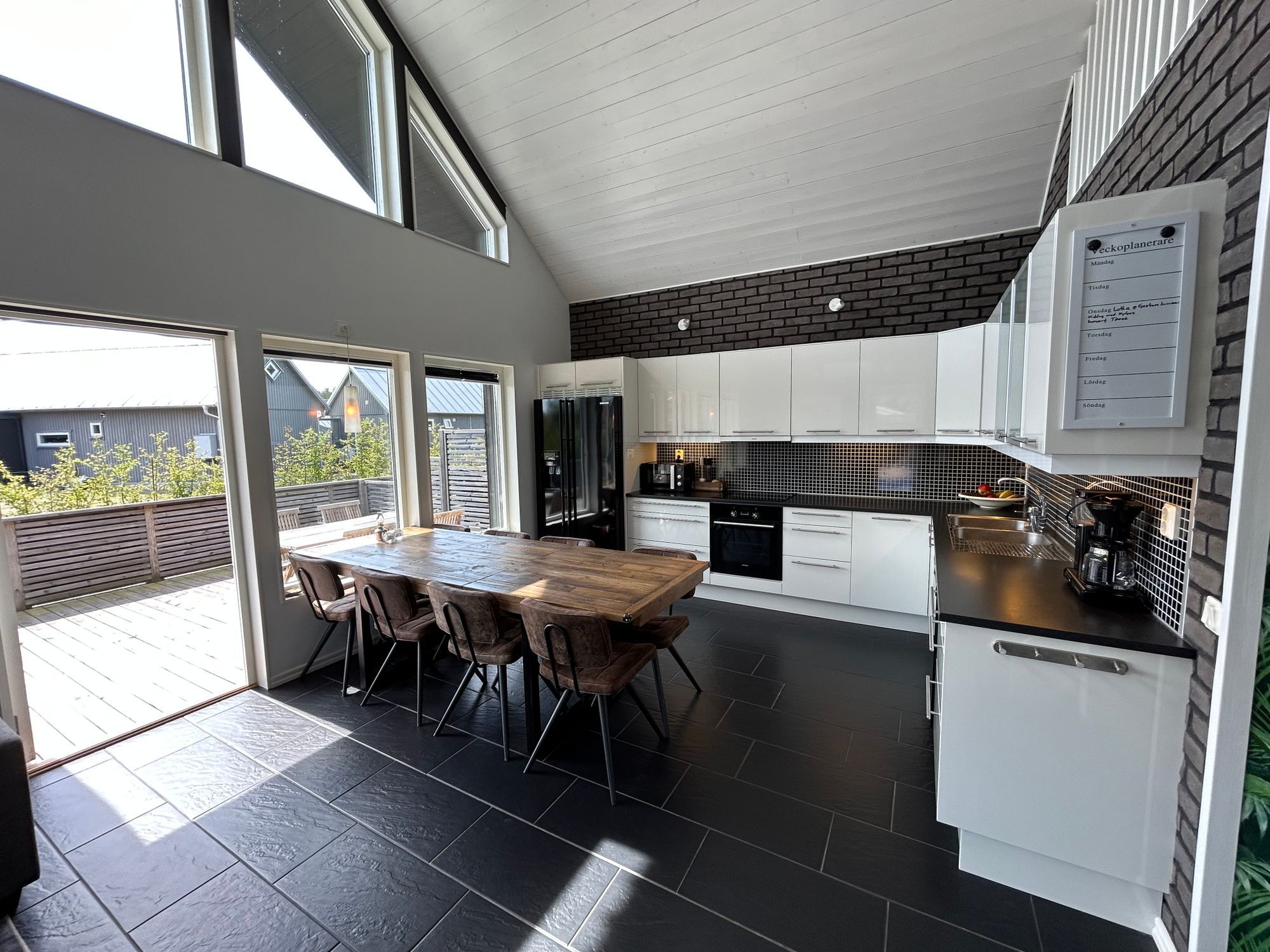 Sommarhus med pool – bild 13 av 16