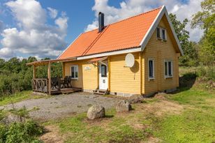 Stuga i naturen nära havet ideal för bad, fiske