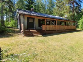 Strandnära stuga på natursköna Oknö