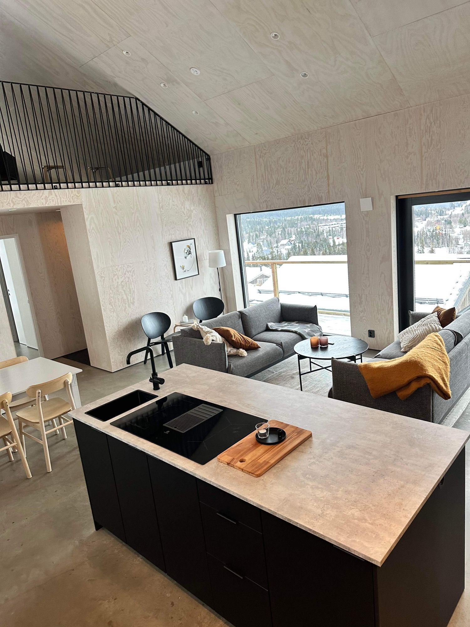 Modern, familjevänlig stuga – bild 4 av 14