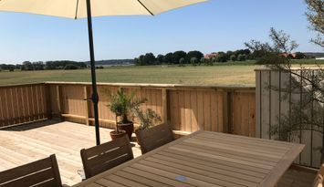 Fridfull idyll med utsikt över hav och natur