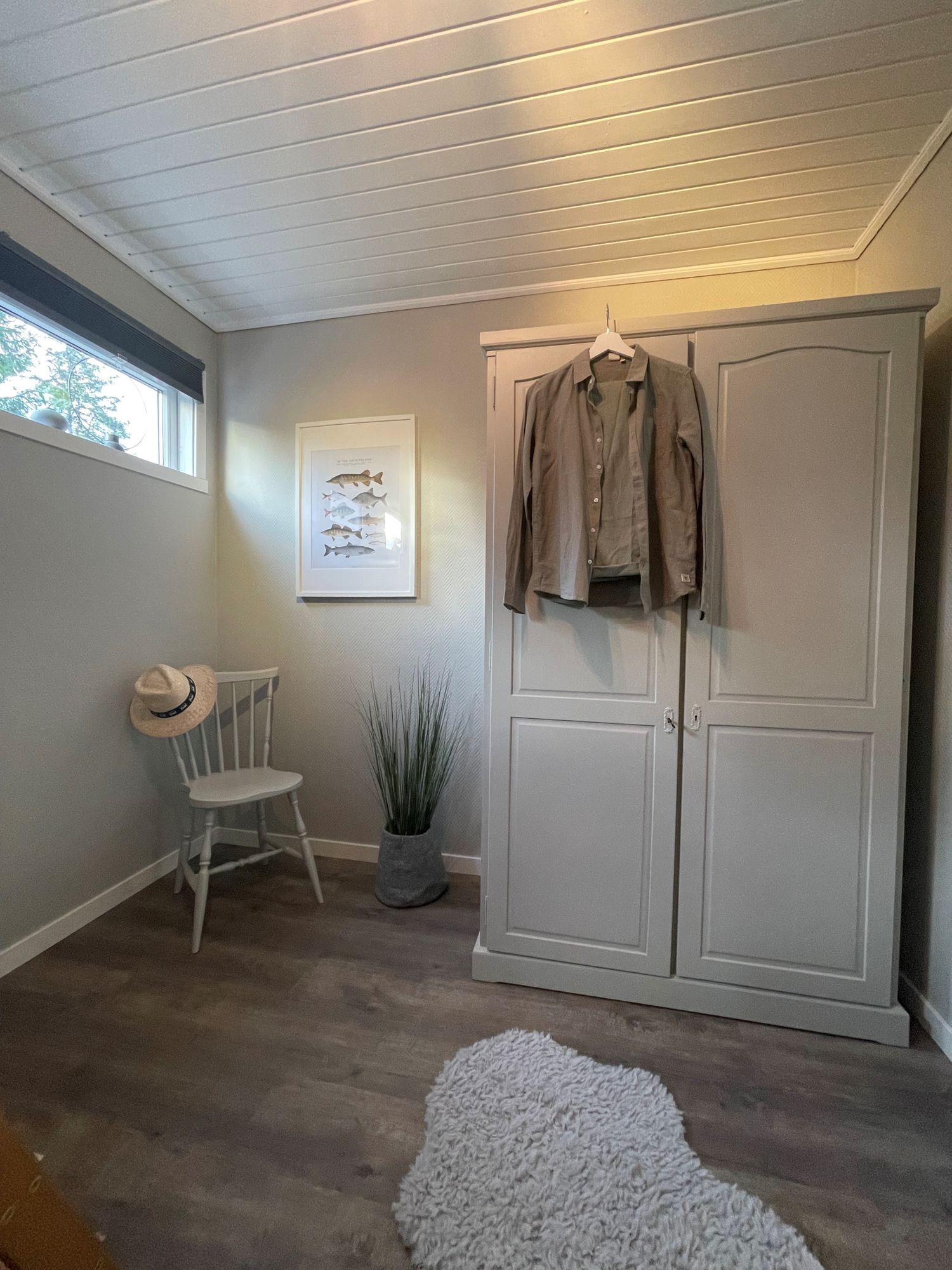 Mysig stuga med sjöutsikt och egen brygga. – bild 8 av 19