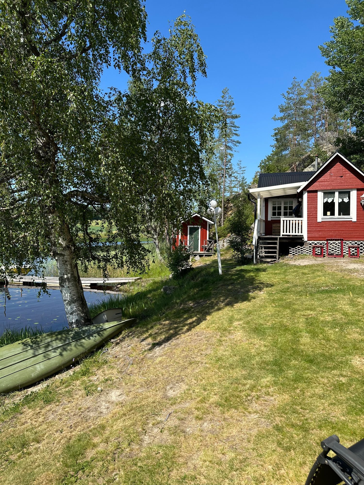 Stuga med sjötomt – bild 11 av 24