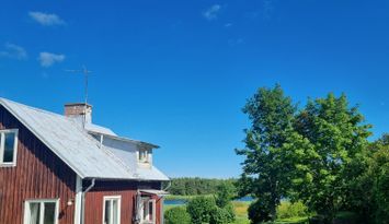 Retrovilla med sjöutsikt i Lergrav