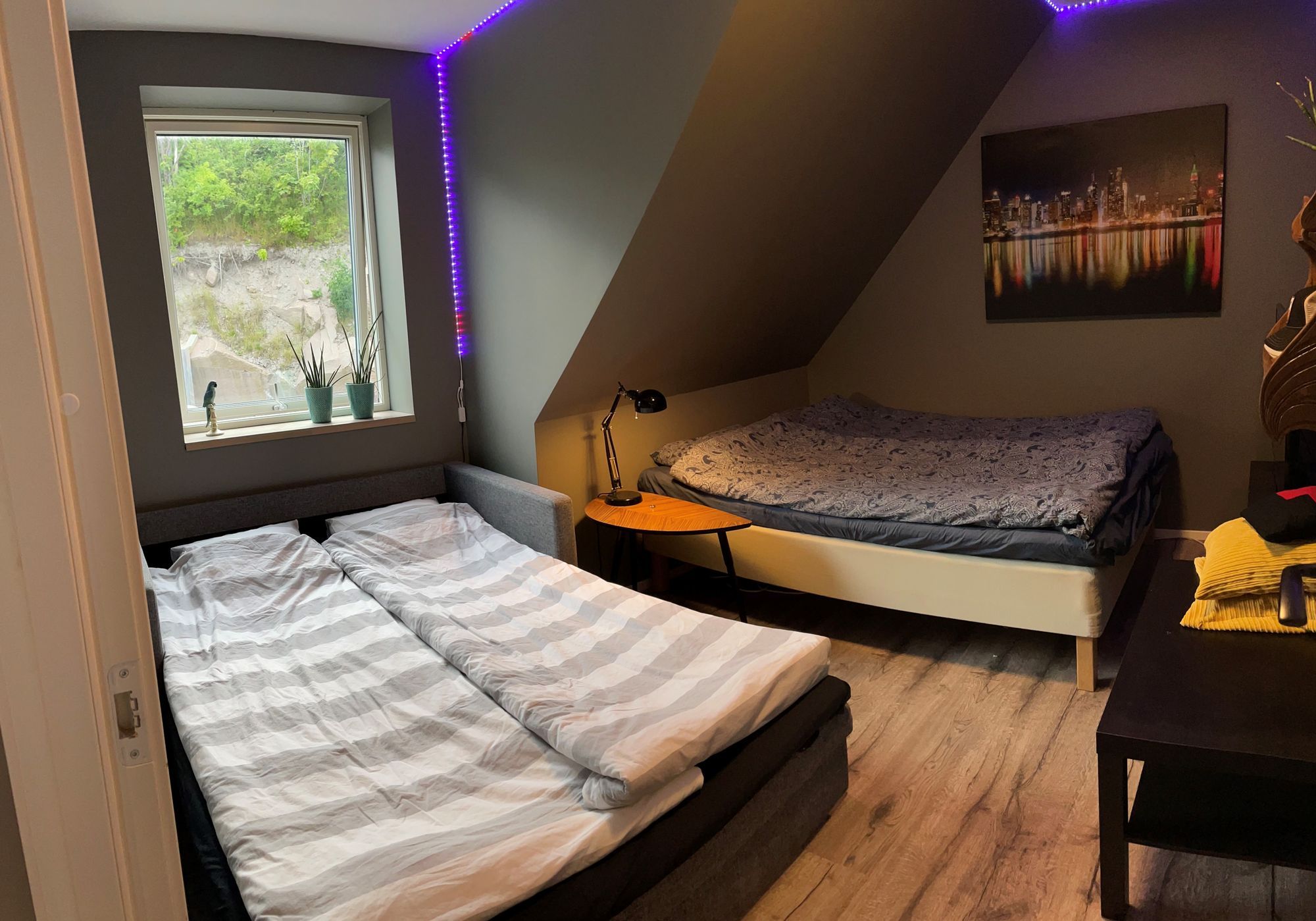 Villa centralt med naturpool, spabad och takterass – bild 14 av 14