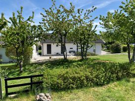 Härligt sommarhus på Tjörn med havsutsikt.