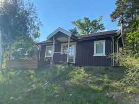 Gäststuga med altan, utan insyn, 5min till bad