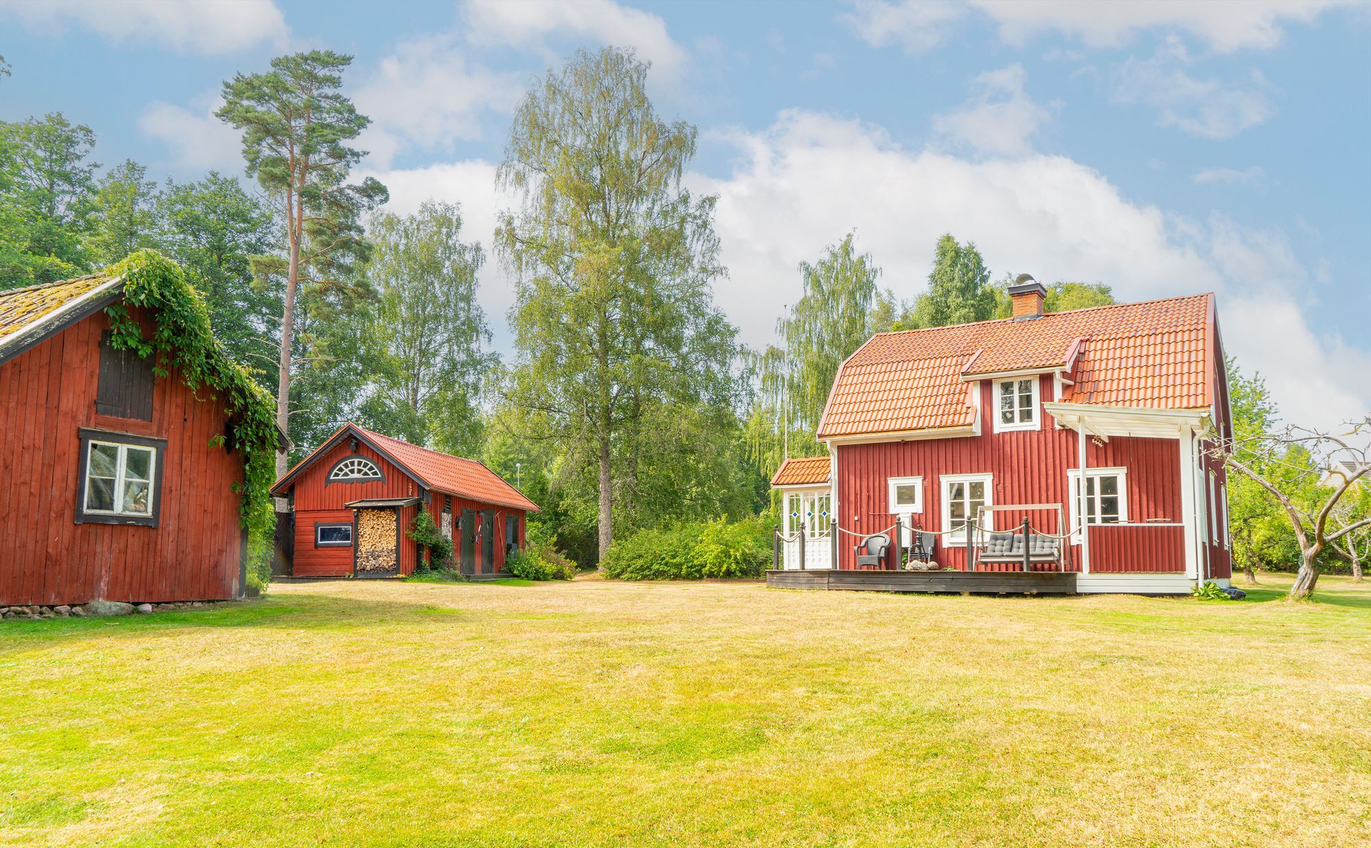 Genuint smålandshus vid sjön Bellen, Mariannelund, – bild 7 av 24