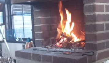 Hus pa klipporna med havsutsikt