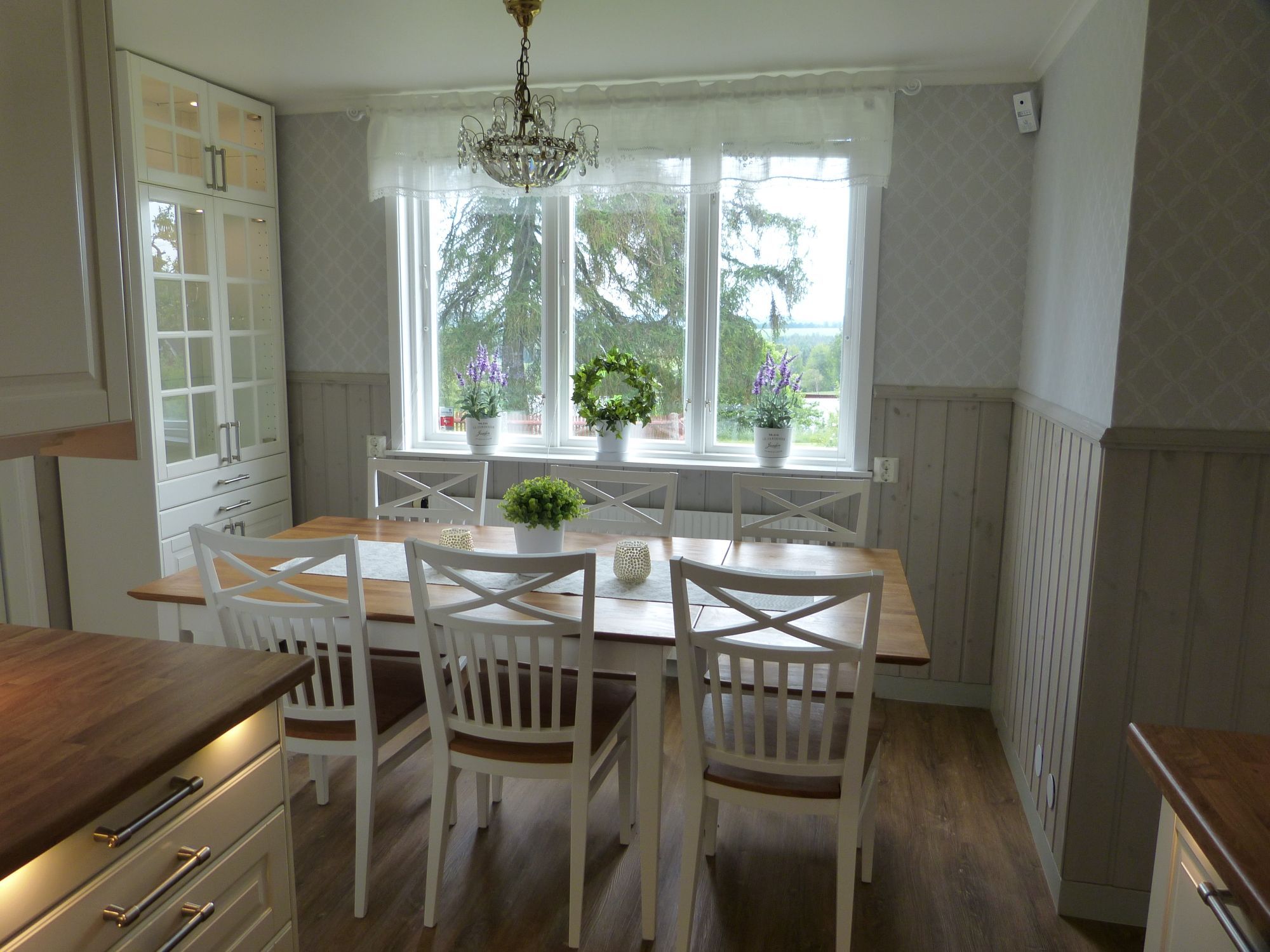 Elegant hus med underbar utsikt – bild 10 av 24