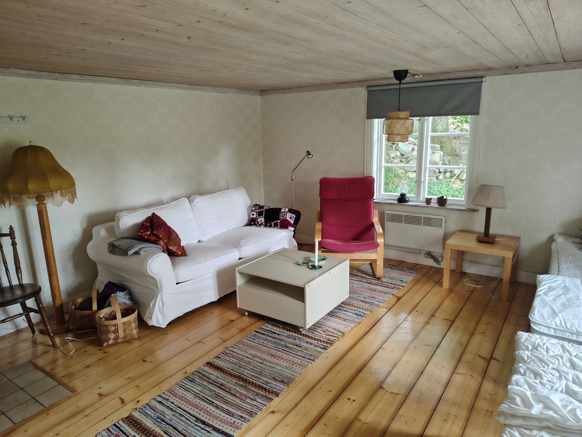 Hyr vår mysiga röda stuga i lugnt läge på landet – bild 6 av 10