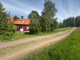 Mysig avskild stuga med fanstastisk sjöutsikt