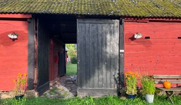 Mysig Ölandsgård på lugn radbygata