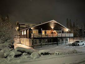 Mysigt fjällboende i Åre Björnen