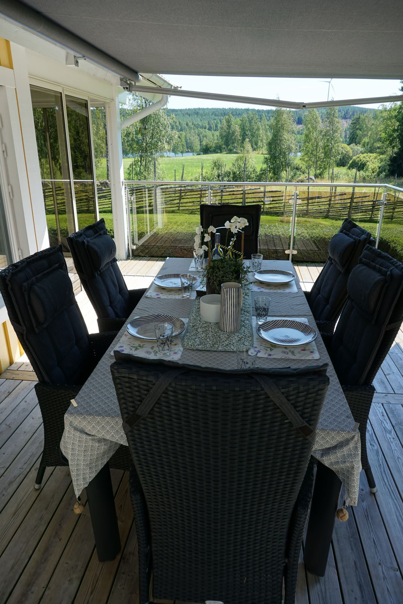 Rofylld sjönära retreat – bild 11 av 16