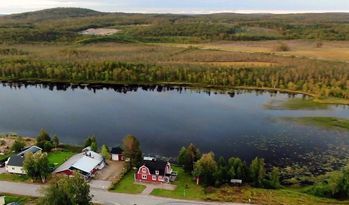 Stor fastighet vid Korpilombolosjön