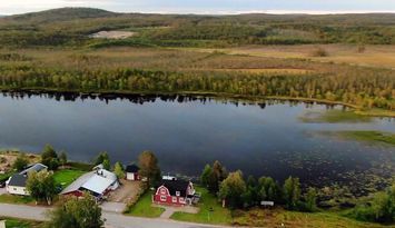 Stor fastighet vid Korpilombolosjön