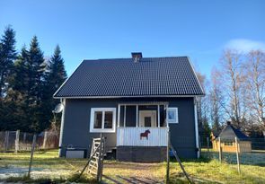 Hundvänligt hus nära sjön, inhägnat Värmland