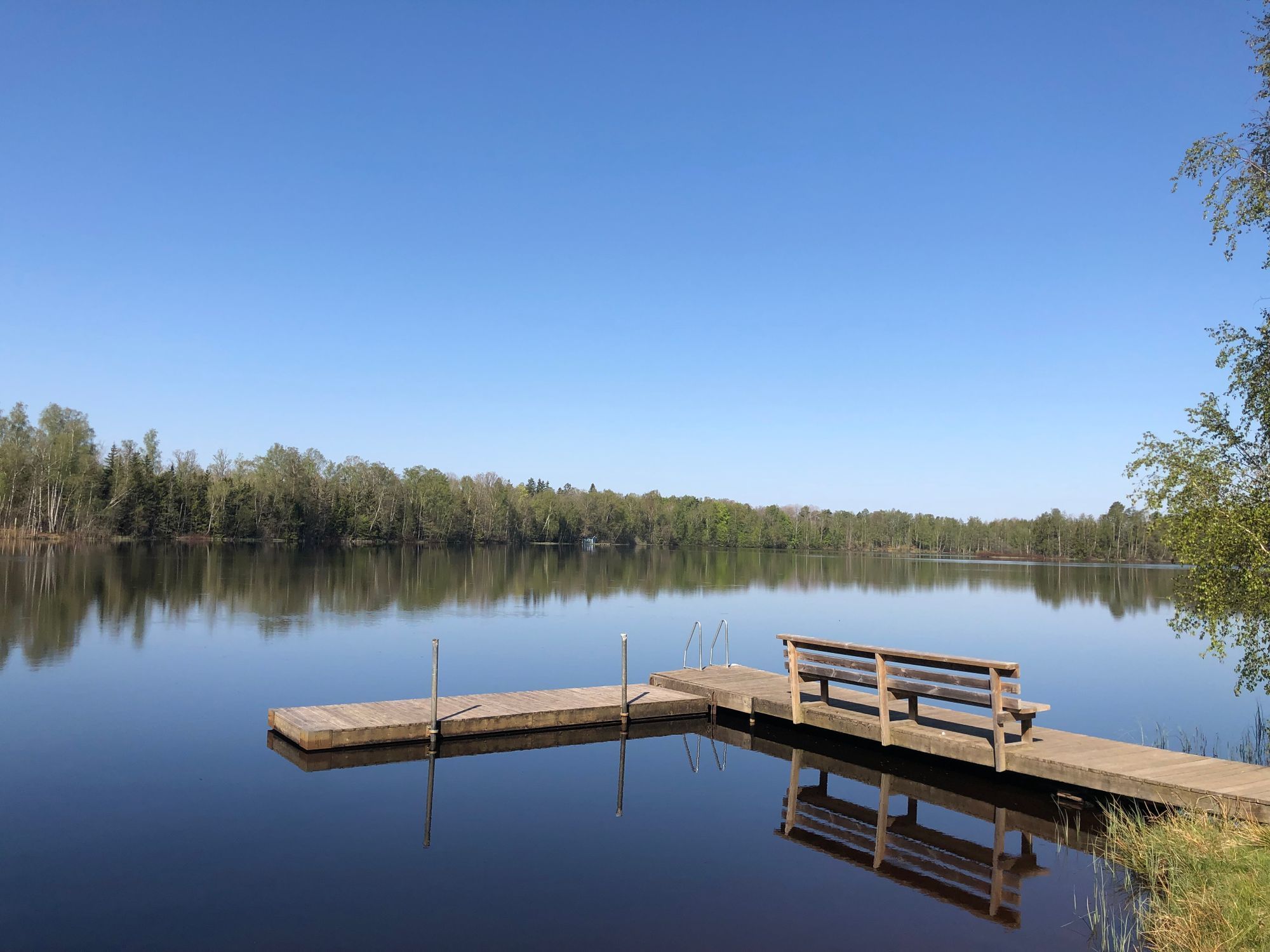 Hus på lantgård nära sjö, skog och staden Växjö – bild 4 av 24