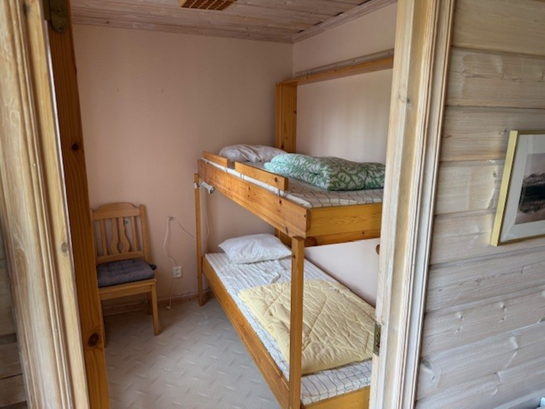 Stuga med fjäll- och sjöutsikt, bastu, och kamin – bild 9 av 24