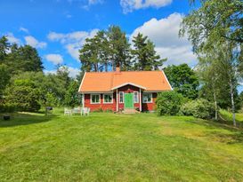 Spacious house close to lake, 30 min to Sthlm