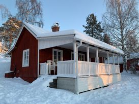 Nyrustad stuga på Järvsös solsida