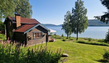 Trevlig timrad stuga vid havet i Höga kusten
