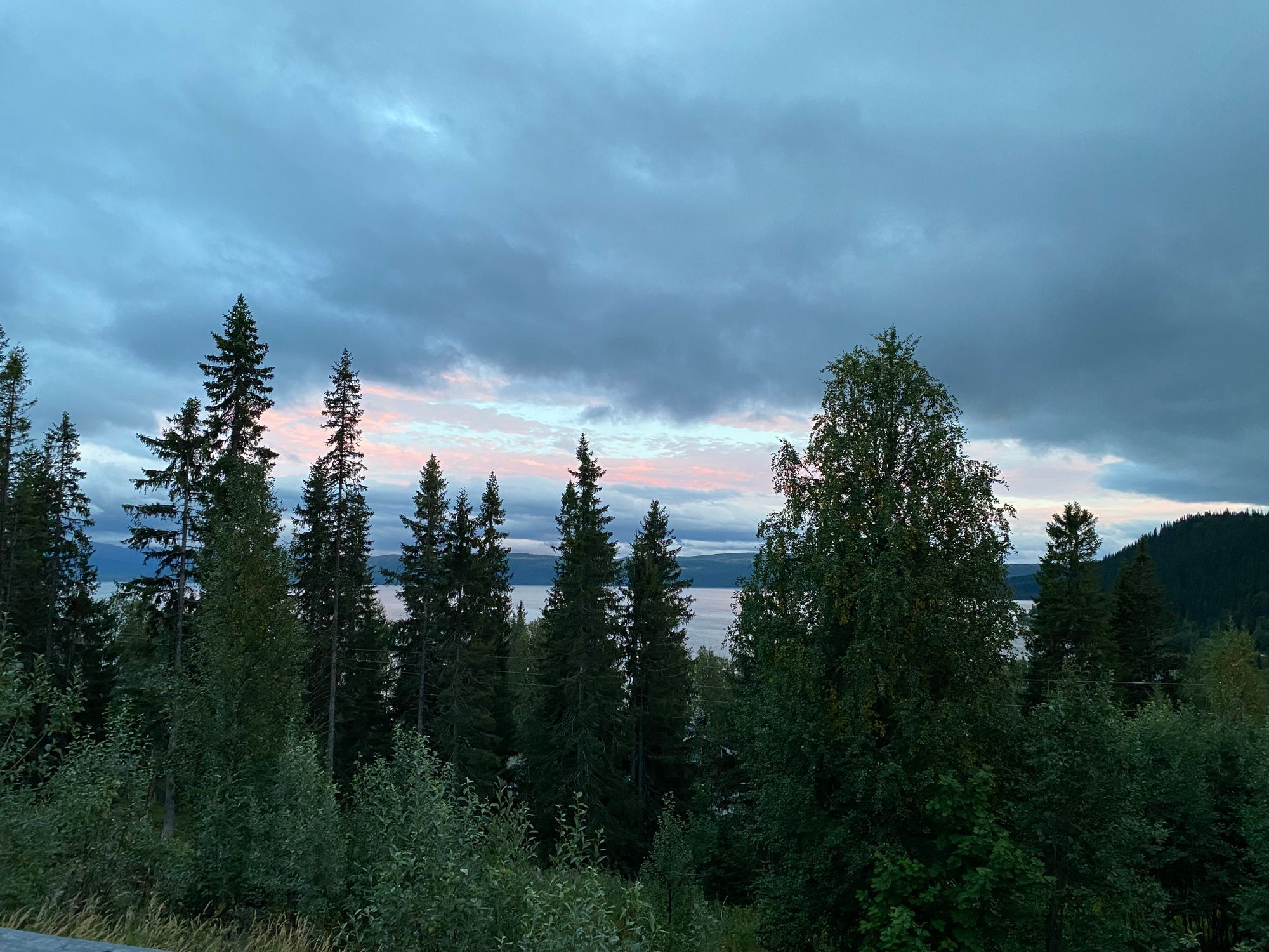 Mysig fjällstuga med utsikt i Stora Blåsjön – bild 4 av 24