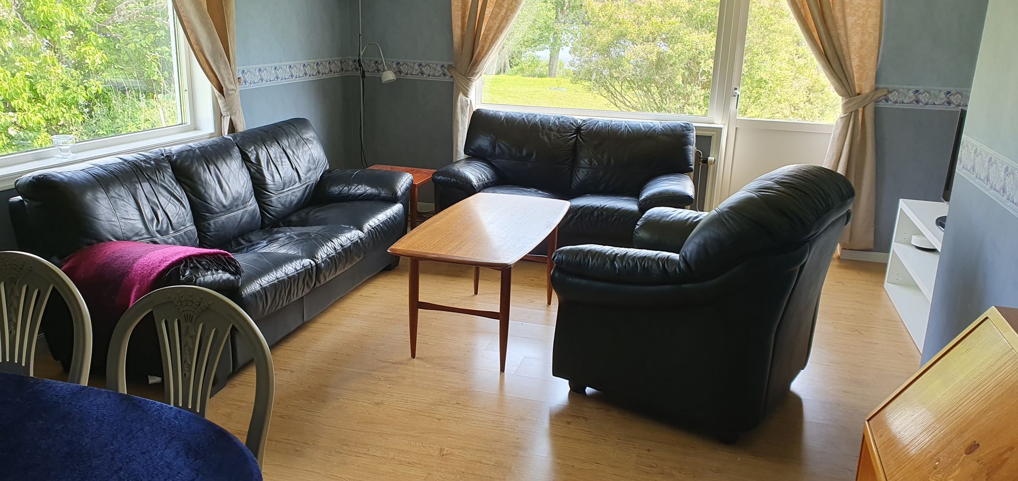 Sjönära semesterhus i lantlig miljö – bild 3 av 18