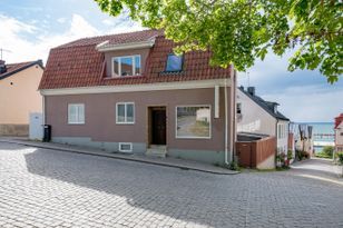 Villa i Visby innerstad med havsutsikt