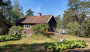 Stuga på ö i Stockholms mellanskärgård
