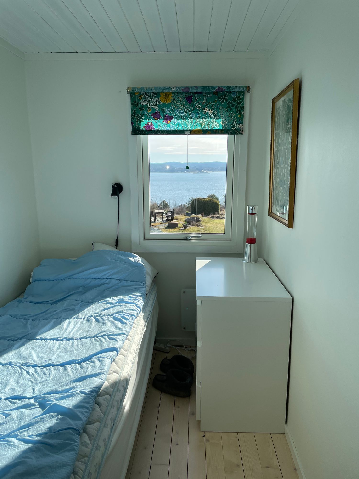 Havsnära stuga med härlig trädgård – bild 6 av 12