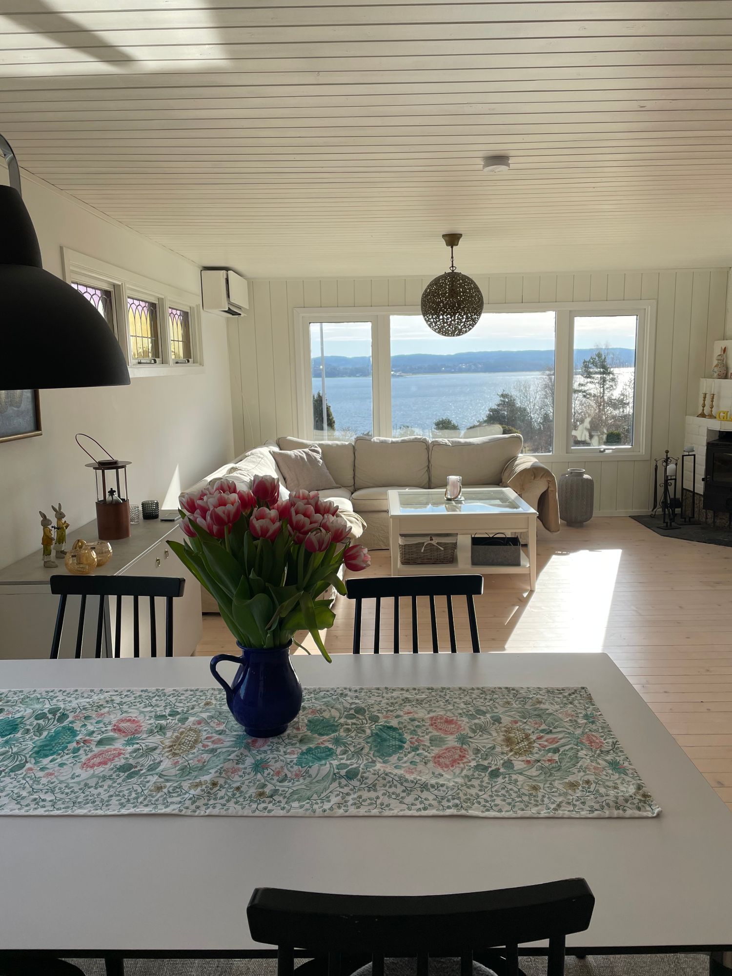 Havsnära stuga med härlig trädgård – bild 4 av 12