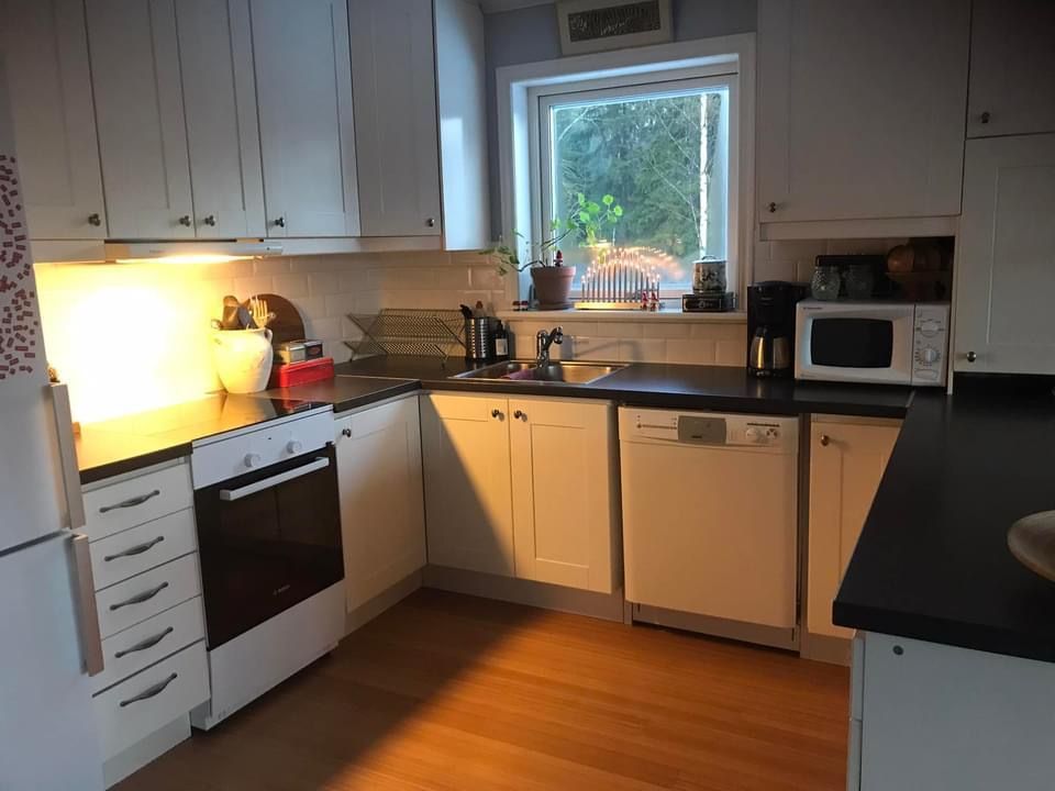 Havs- och skogsnära hus med vedeldad bastu – bild 7 av 12