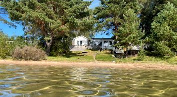 Cottage on the shore of Lake Vättern