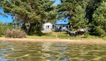 Stuga vid Vätterns strand