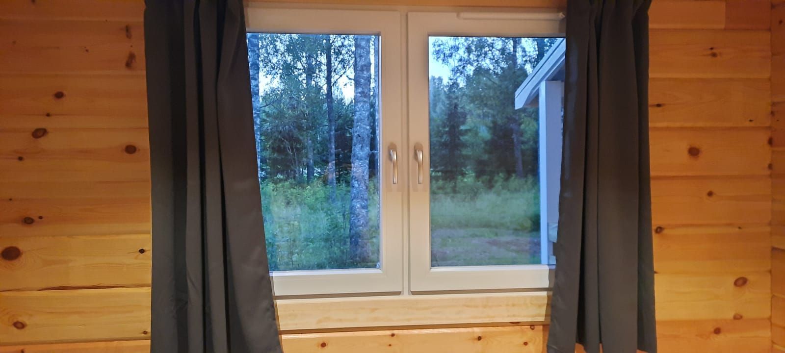 Bekvämt trähus vid skogsbrynet – bild 17 av 24