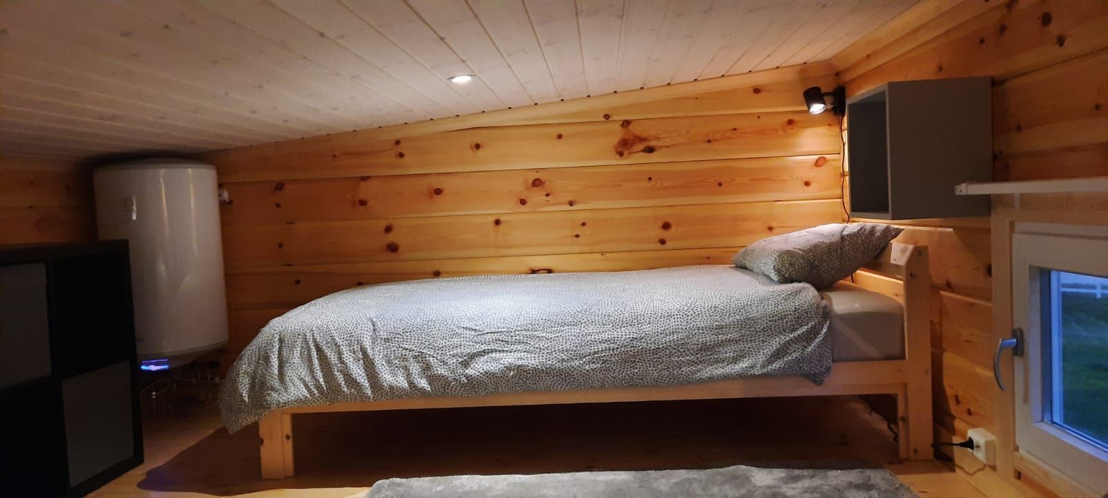 Bekvämt trähus vid skogsbrynet – bild 21 av 24