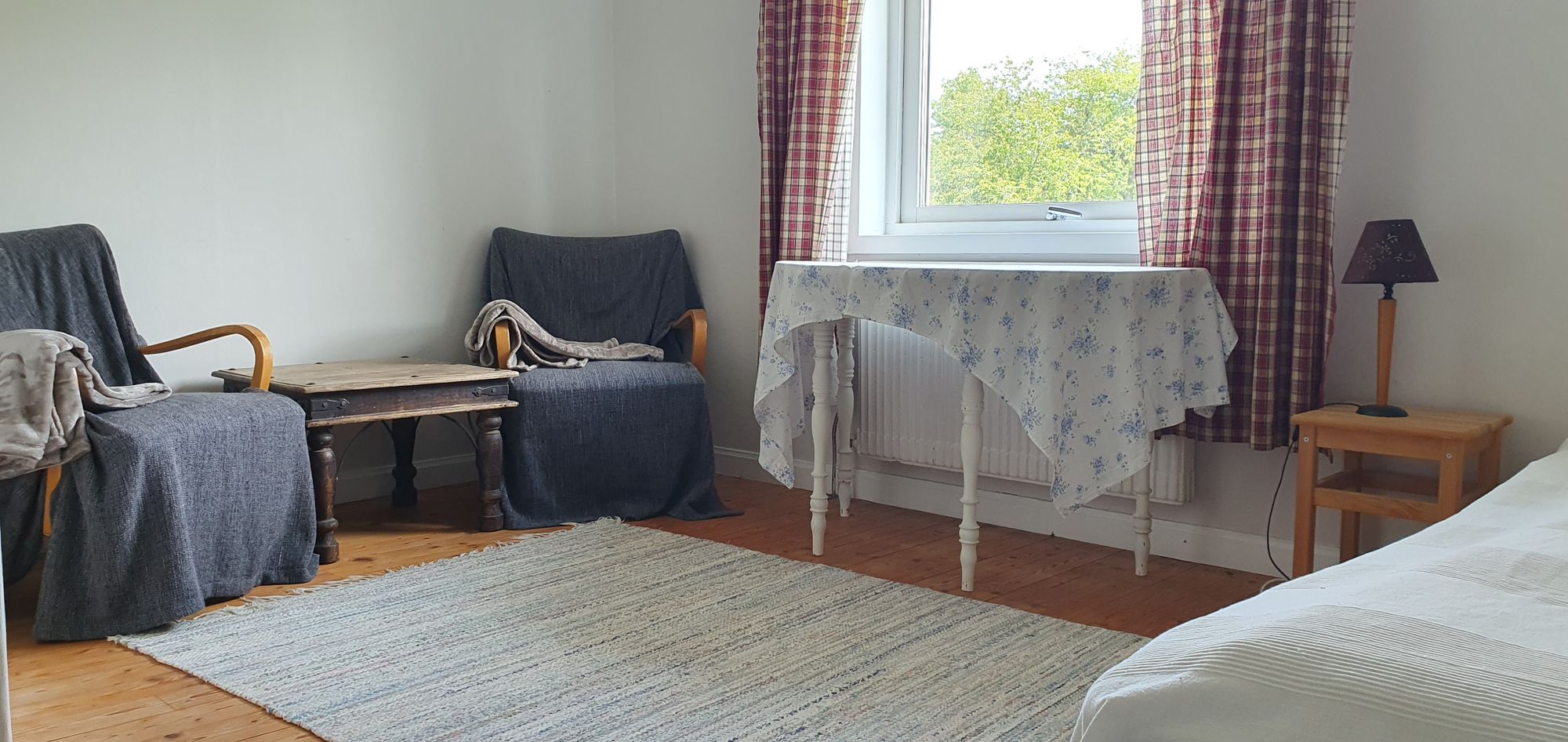 Sjönära semesterhus i lantlig miljö – bild 5 av 18